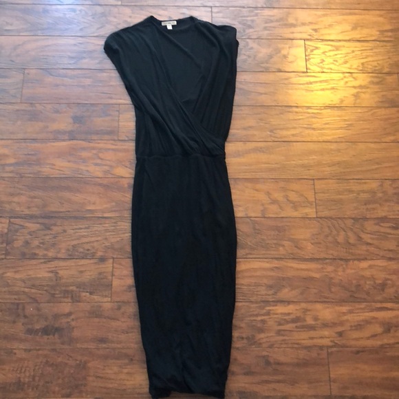 James Perse Sleeveless Wrap Dress in black. - Picture 4 of 5